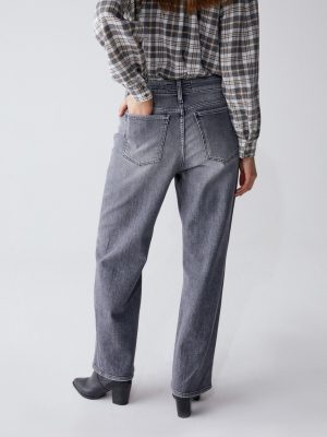SHAFT JEANS BI1D2DD4910_1 Jeans a vita media e a gamba dritta, alti sulla caviglia, cerniera davanti e 5 tasche. In denim 100% organico.  Interamente prodotto in Italia.